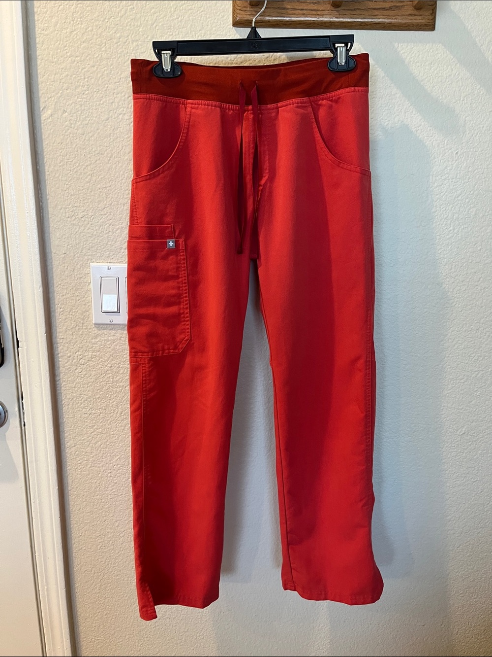 FIGS Kade Cargo Straight-Leg Scrub Pants Red Coral XS Petite XSP
